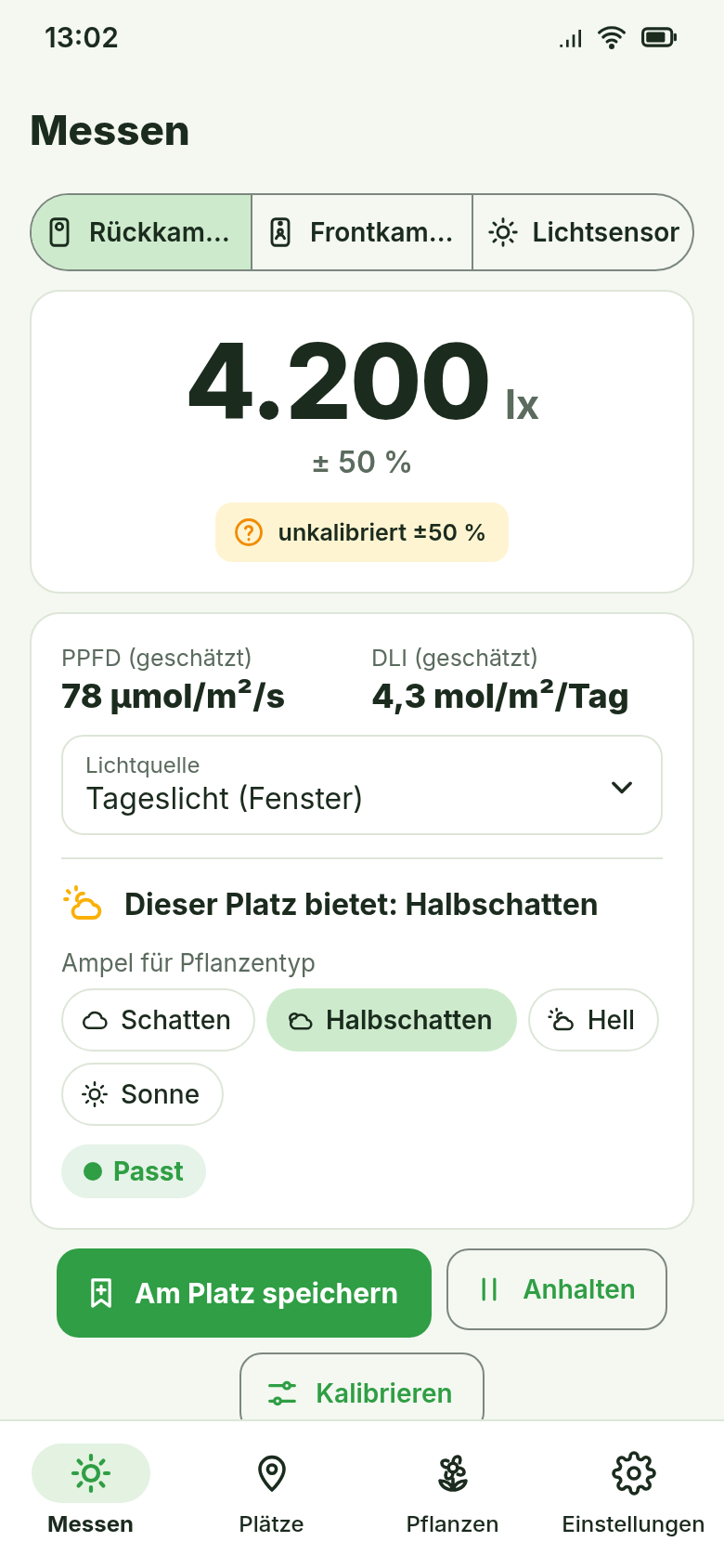 Messen: 4.200 Lux, unkalibriert ±50 %, geschätzt 78 µmol/m²/s und 4,3 mol/m²/Tag, Ampel für Halbschatten: Passt
